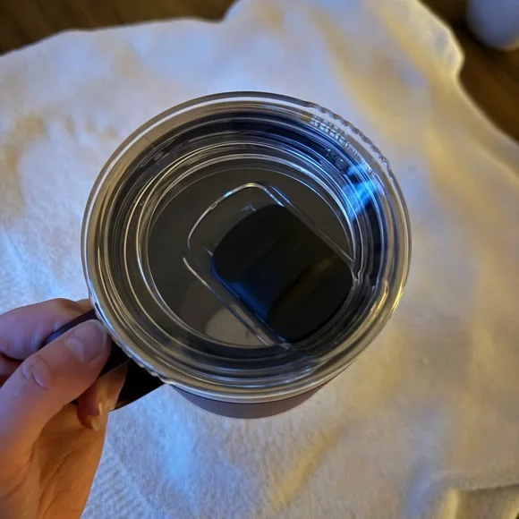 Yeti Rambler Travel Mug with Stronghold
Lid - 30 oz - Wild Vine Red - Picture 6 of 6